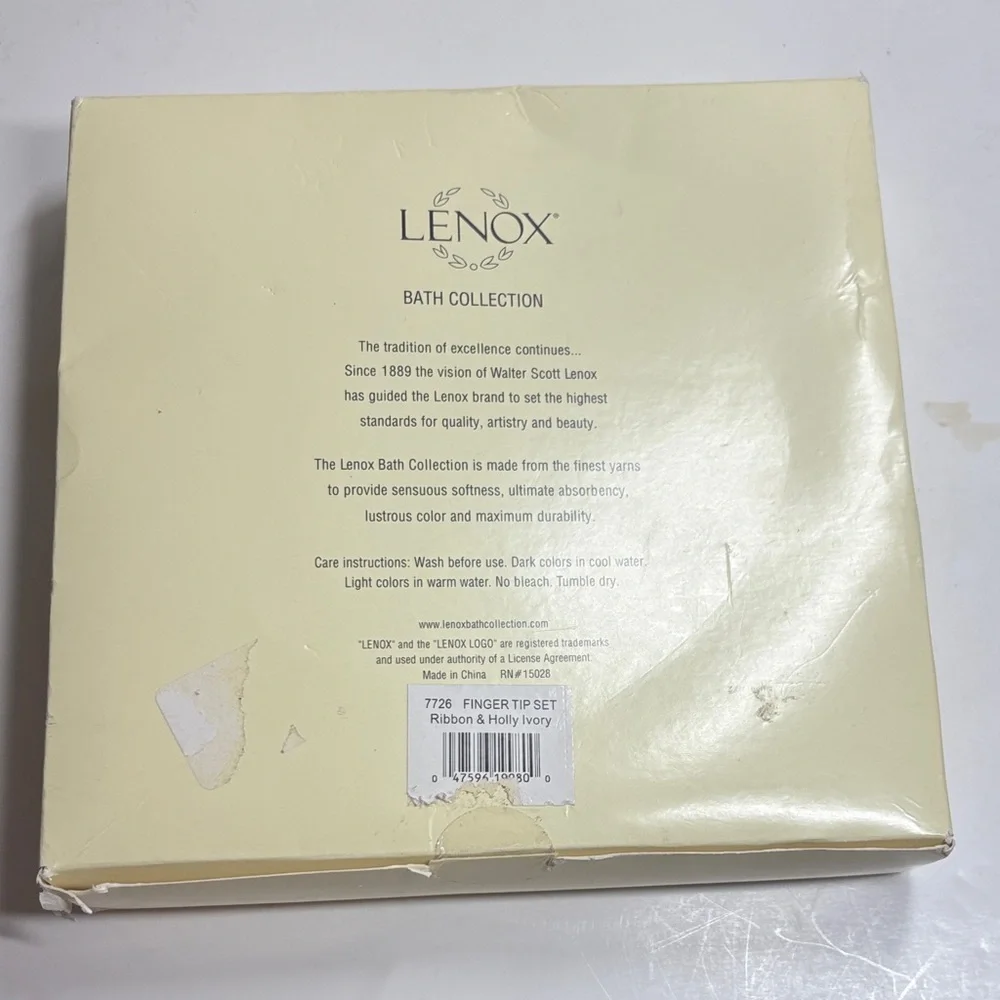Lenox Cream Green Red Gold Embroidered set of 2 Finger Tip Towels